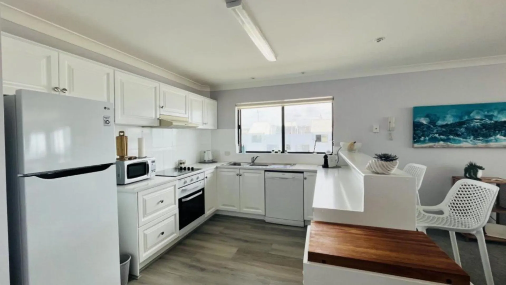 A Minutes Walk To The Beach! Caloundra Apartment