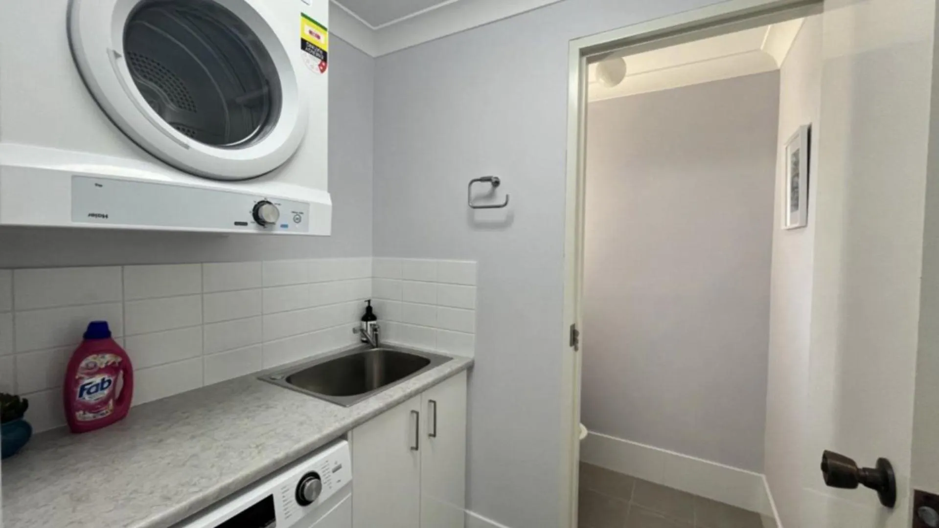 A Minutes Walk To The Beach! Caloundra Apartment